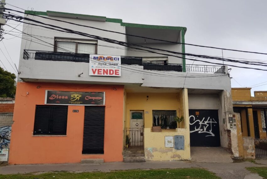 Frente con cartel 2